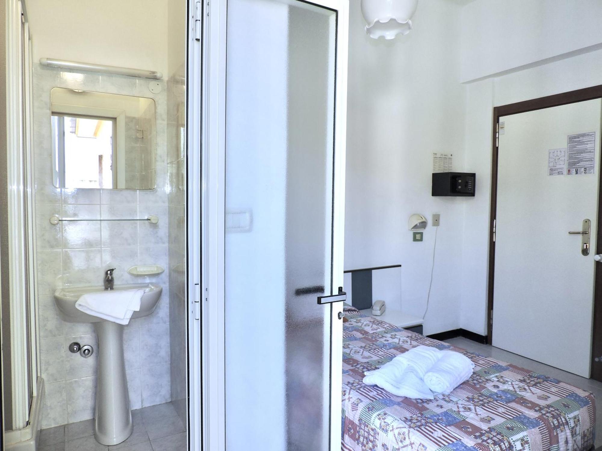 Hotel Villa Chiara Finale Ligure Exterior photo